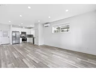 Photo #6: 417081971 Listing 