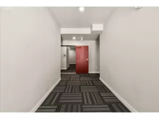 Photo #3: 417086066 Listing