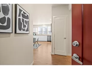 Photo #4: 417086066 Listing