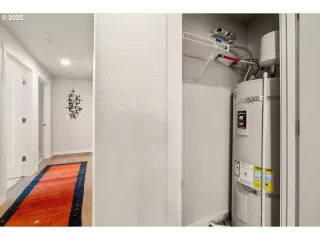 Photo #5: 417086066 Listing