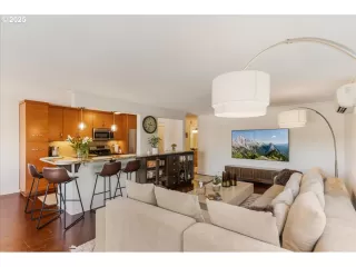 Photo #2: 417253566 Listing