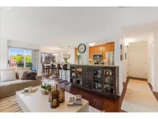 Photo #4: 417253566 Listing