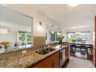 Photo #5: 417253566 Listing