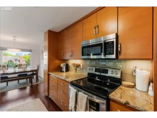 Photo #6: 417253566 Listing