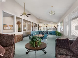 Photo #4: 418098856 Listing