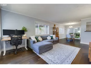 More Details about MLS # 419687115 : 1045 SW BERTHA BLVD 8