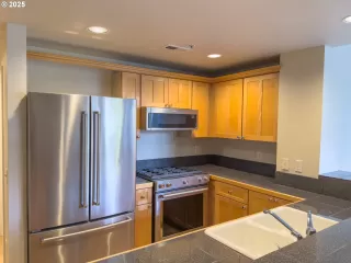 Photo #5: 420300104 Listing