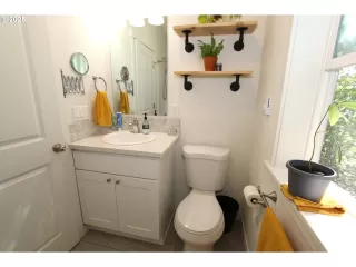 Photo #4: 420337417 Listing 