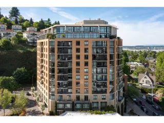 Photo #4: 420576390 Listing