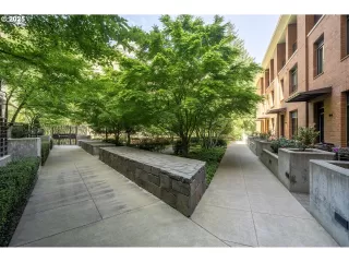 Photo #6: 420576390 Listing