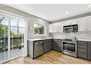 Photo #4: 420608964 Listing