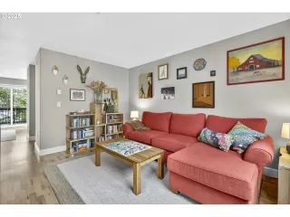 Photo #5: 420608964 Listing