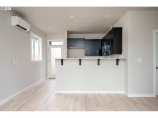 Photo #1: 421460337 Listing 