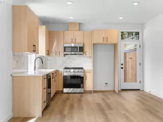 Photo #2: 421509325 Listing