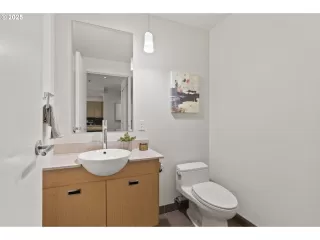 Photo #4: 421816752 Listing