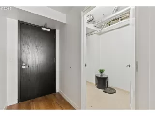 Photo #5: 421816752 Listing