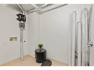 Photo #6: 421816752 Listing