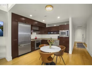 Photo #3: 422013044 Listing