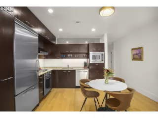 Photo #4: 422013044 Listing