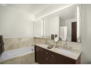 Photo #6: 422013044 Listing