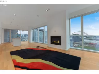 Photo #1: 422186369 Listing 