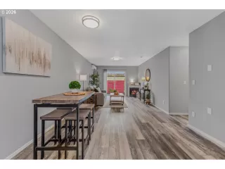 Photo #2: 422195323 Listing