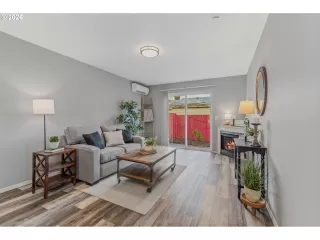 Photo #5: 422195323 Listing