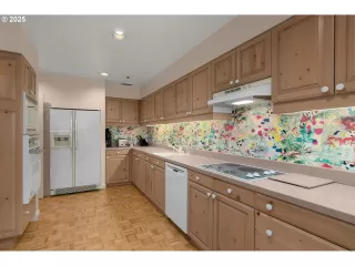 Photo #3: 422462627 Listing