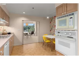 Photo #4: 422462627 Listing