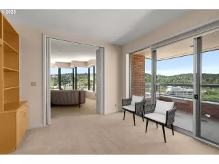 Photo #6: 422462627 Listing