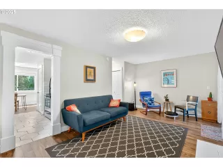 Photo #4: 422521153 Listing