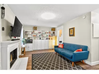 Photo #5: 422521153 Listing