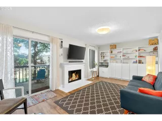 Photo #6: 422521153 Listing