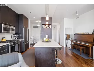 Photo #5: 422618440 Listing 