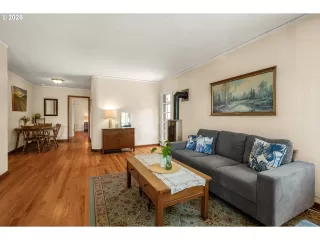 Photo #4: 423614223 Listing 