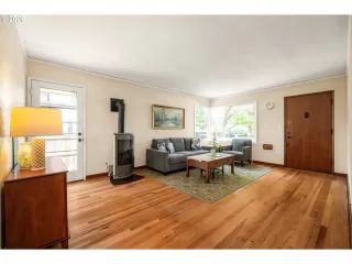 Photo #5: 423614223 Listing 