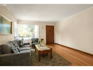 Photo #6: 423614223 Listing 