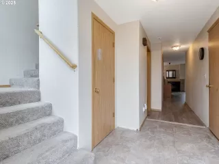 Photo #5: 423904075 Listing