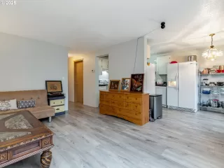 Photo #6: 423904075 Listing