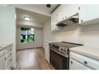 Photo #1: 424254616 Listing