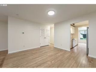 Photo #2: 424254616 Listing