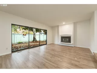 Photo #4: 424254616 Listing