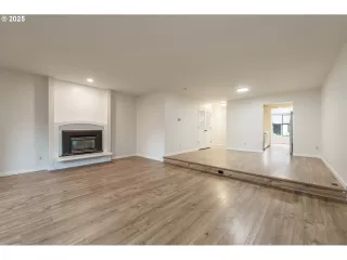 Photo #5: 424254616 Listing