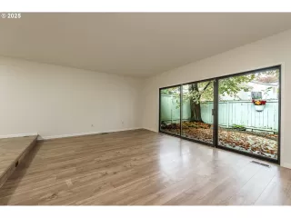 Photo #6: 424254616 Listing