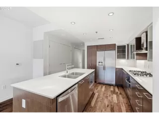 Photo #4: 424574985 Listing