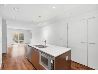 Photo #6: 424574985 Listing