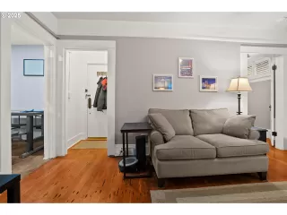 Photo #5: 424819711 Listing