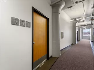 Photo #3: 424930766 Listing 