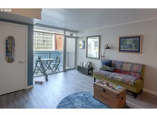 Photo #5: 424961040 Listing