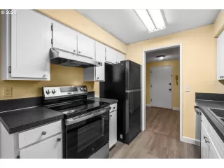 Photo #2: 425197909 Listing